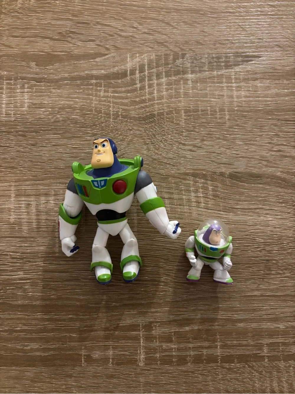 Disney Store Pixar Toy Box Buzz Lightyear action figures